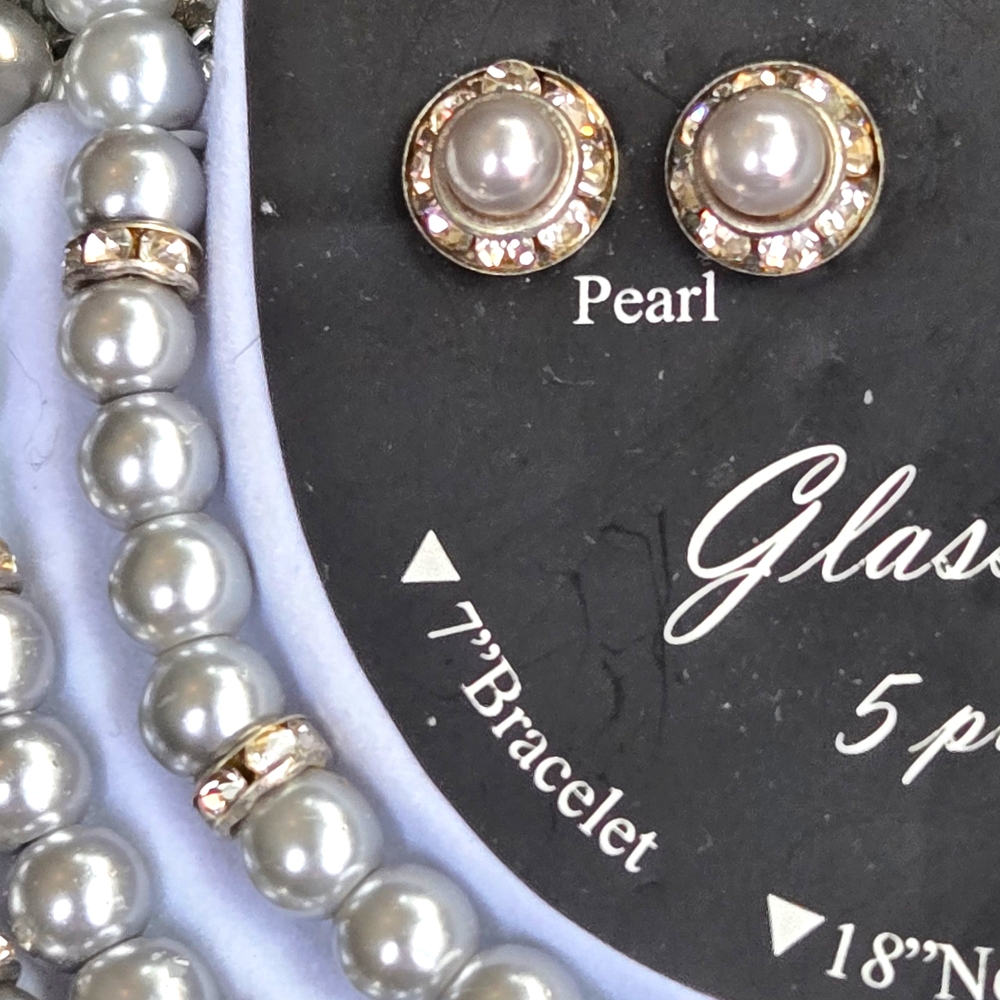 Sophisticated Silver-Tone Glass Pearl Necklace Set Necklace Bracelet & Earrings - Picture 3 of 6